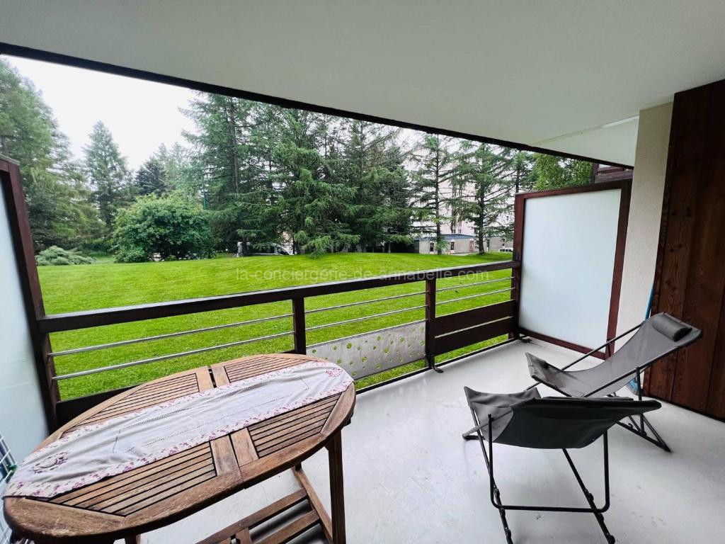 Photo du Studio au pied des pistes avec parking, terrasse et casier à ski - FR-1-546-54