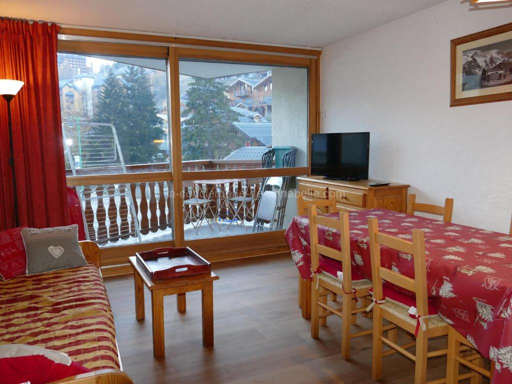 Photo de Grand Appartement aux Deux Alpes - 6 Pers, 2 Ch, Balcon - Proche des Pistes - FR-1-546-29