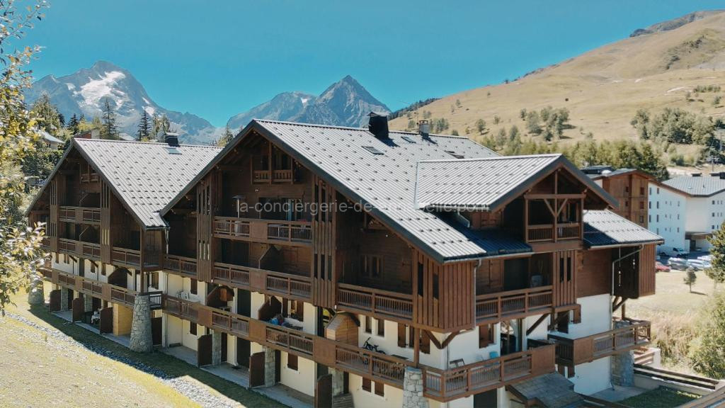 Photo de T2 Meublé Tourisme 3 etoiles, pied des pistes-parking privé avec balcon et superbe vue