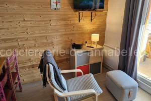 Cozy T1 with balcony on the snow front à Les Deux Alpes