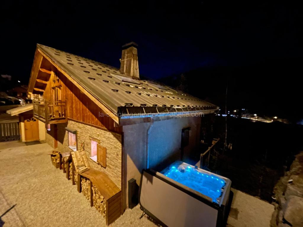 Photo de Le Tout Schuss Chalet, SPA Privé, piste de ski à 100m