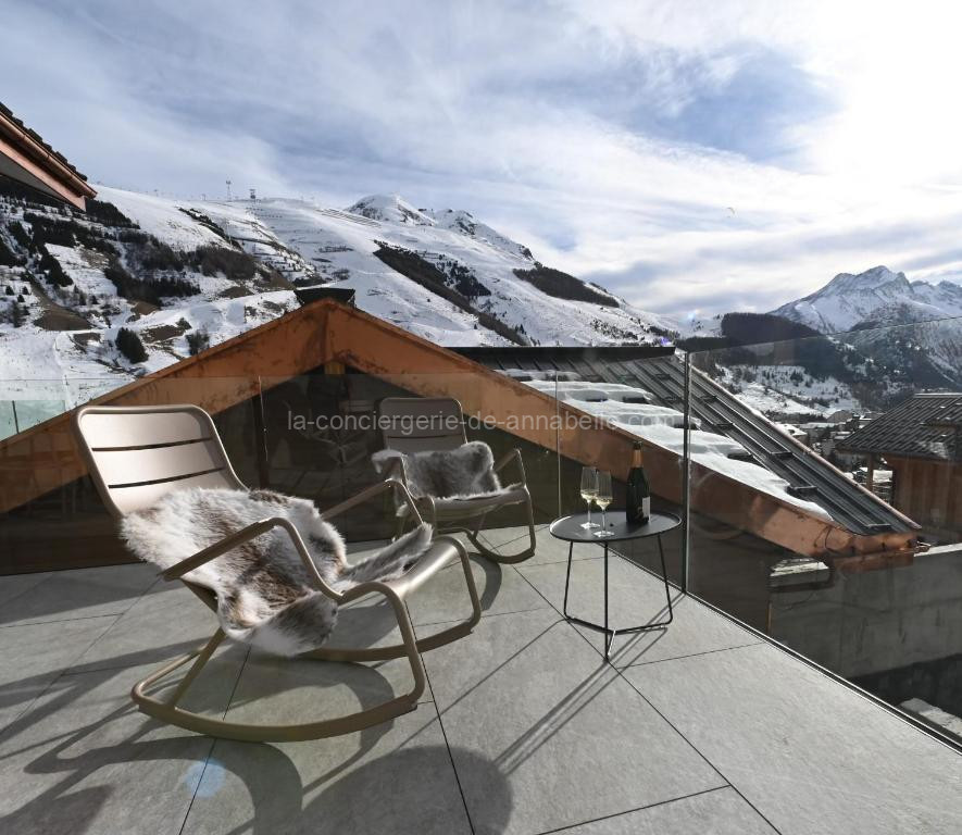 Photo de Chalets Horizon Blanc - Vue exceptionnelle -Sauna extérieur -5 étoiles