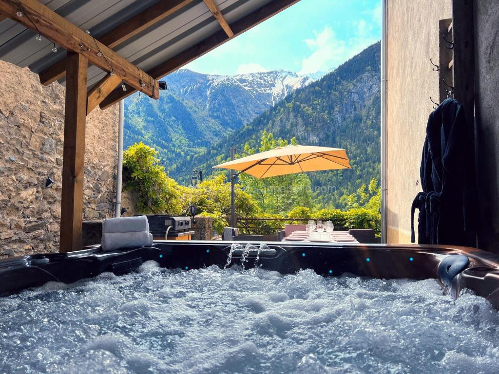 Photo de Jacuzzi Sauna Terrasse Venosc